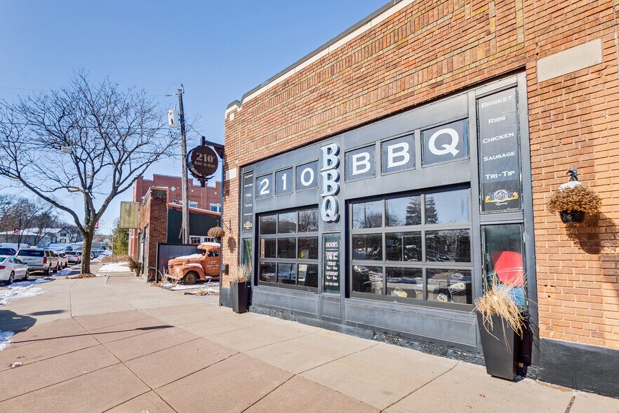 More Photos Of 328 5th Ave N, Bayport Restaurant For Sale