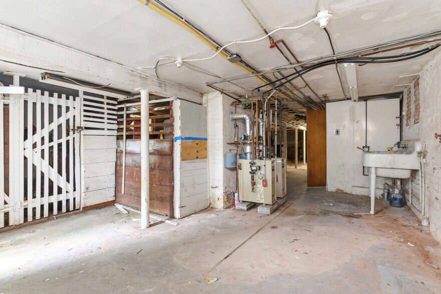More Photos Of 369 E Kinney St, Newark Apartments For Sale
