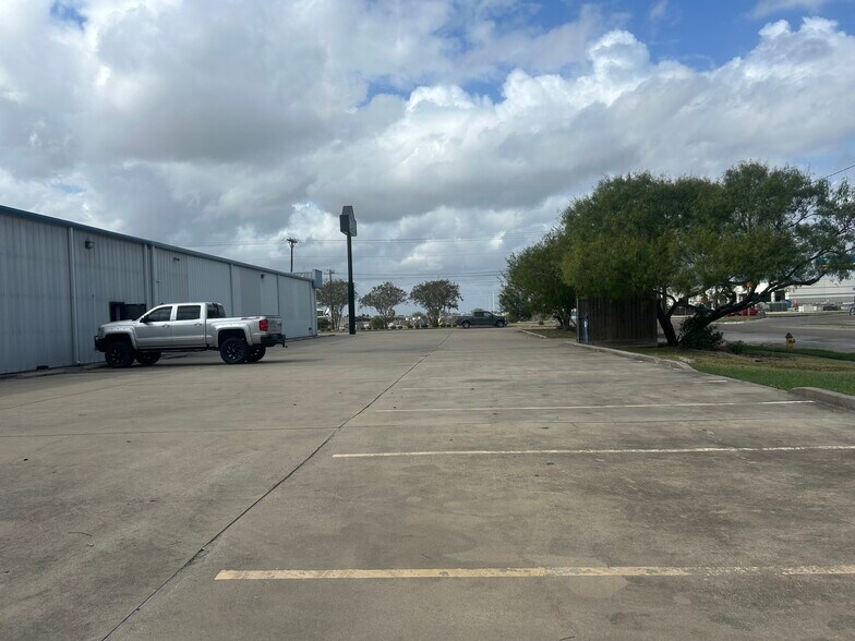 More Photos Of 6006 Ayers St, Corpus Christi Freestanding For Lease