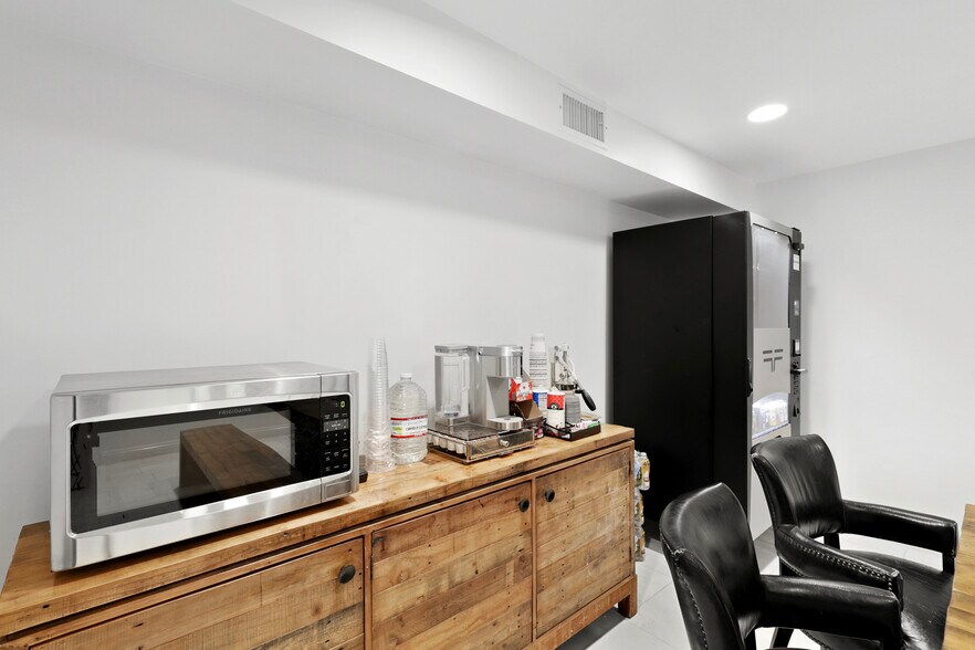 More Photos Of 12862 Foothill Blvd, Sylmar Warehouse For Sale