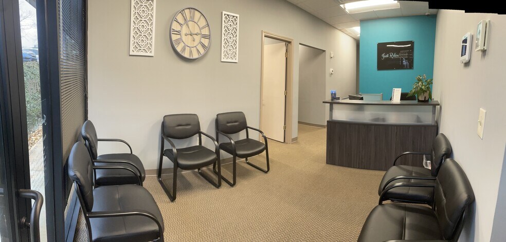 More Photos Of 25 Woods Lake Rd, Greenville Office For Lease