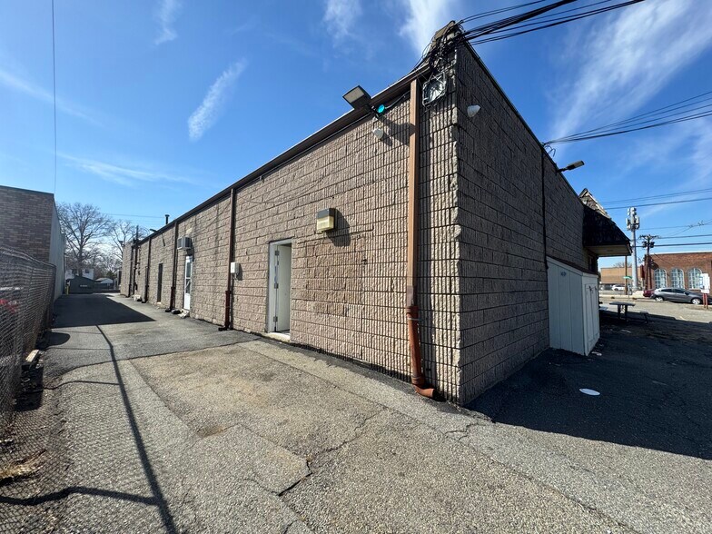 More Photos Of 21-20 Morlot Ave, Fair Lawn Storefront Retail Office For Lease