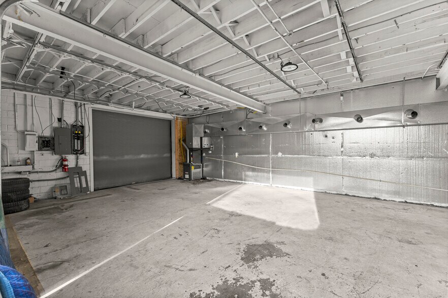 More Photos Of 5420 Oakman Blvd, Dearborn Warehouse For Sale