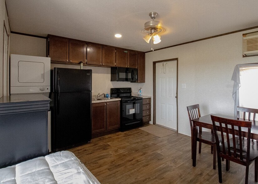 More Photos Of 7007 Farm to Market 846, Knott Office For Sale