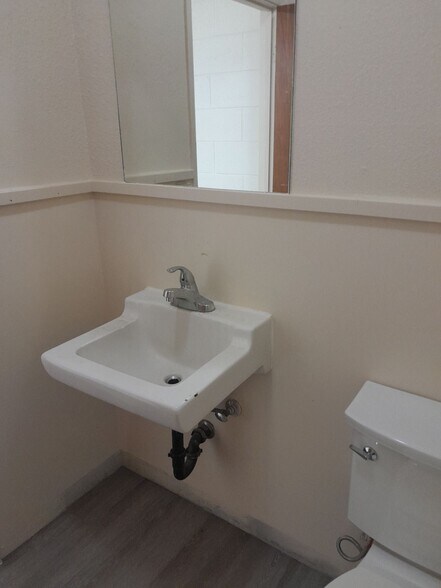More Photos Of 421 Kalanikoa St, Hilo Loft Creative Space For Lease