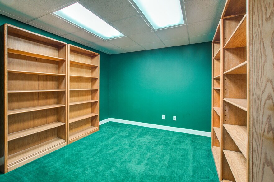 More Photos Of 555 Sun Valley Dr, Roswell Office For Sale
