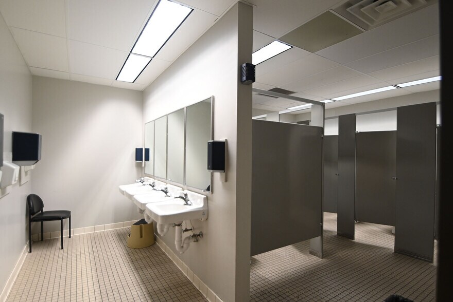 More Photos Of 1730 W North Ave, Milwaukee Medical For Sale