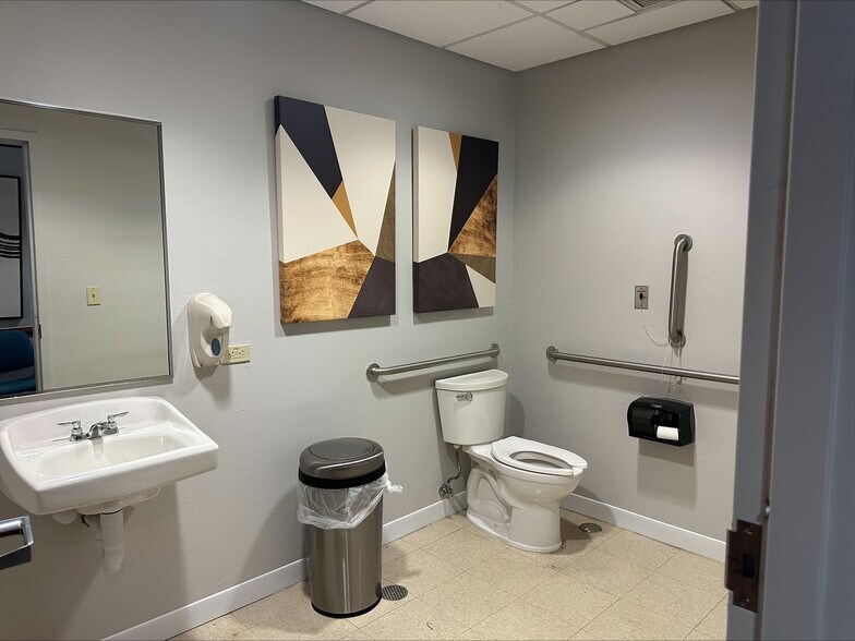More Photos Of 4525 S Klein Ave, Oklahoma City Office For Lease