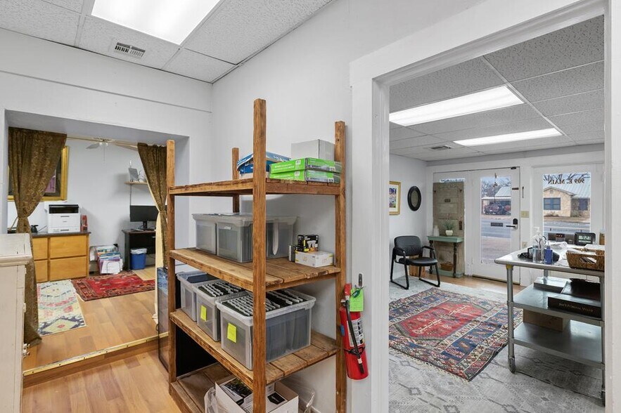 More Photos Of 905 E Main St, Fredericksburg General Retail For Sale