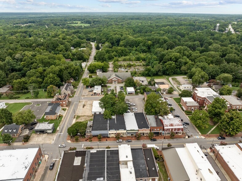More Photos Of 132 S Main St, Warrenton Storefront For Sale