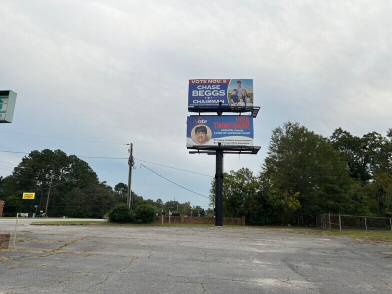 More Photos Of 647 Main St, Thomson Flex For Sale