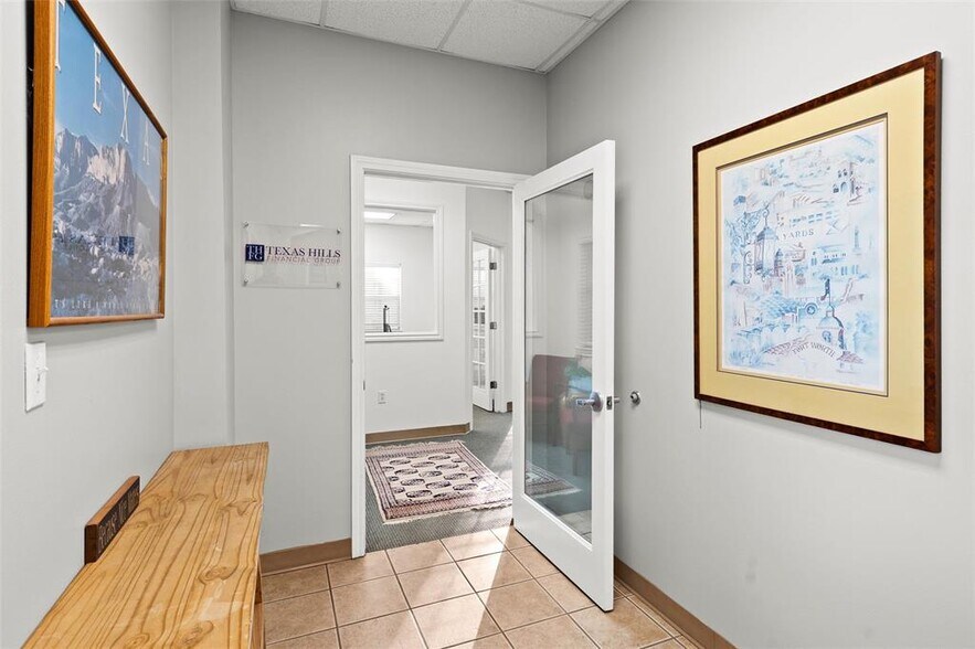 More Photos Of 800 W Highway 290, Dripping Springs Medical For Sale