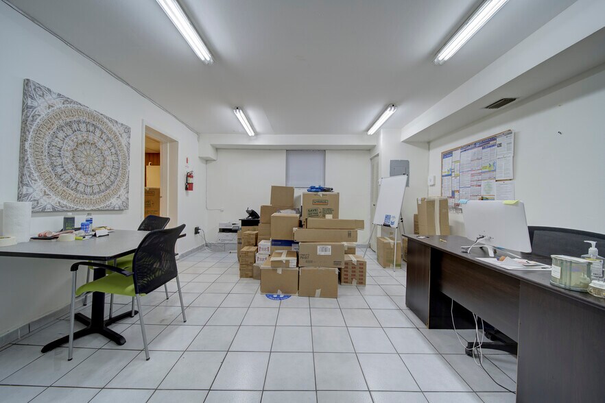 More Photos Of 330-332 W 9th St, Hialeah Storefront Retail Office For Lease