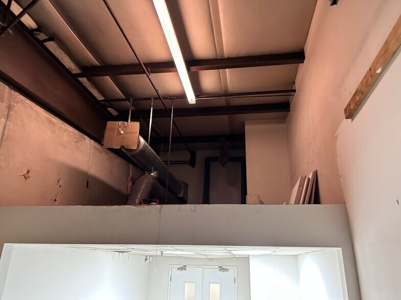 More Photos Of 526-540 Enterprise Dr, Erlanger Light Manufacturing For Lease