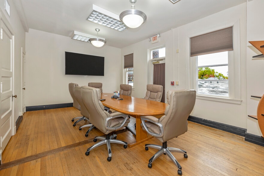 More Photos Of 5 S Market St, Frederick Storefront Retail Office For Lease