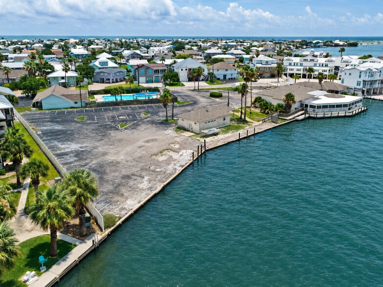 More Photos Of 37 Mazatlan Dr, Rockport Marina For Sale