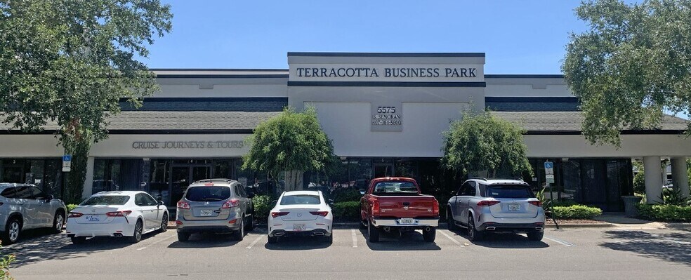 More Photos Of 5575 S Semoran Blvd, Orlando Unknown For Lease