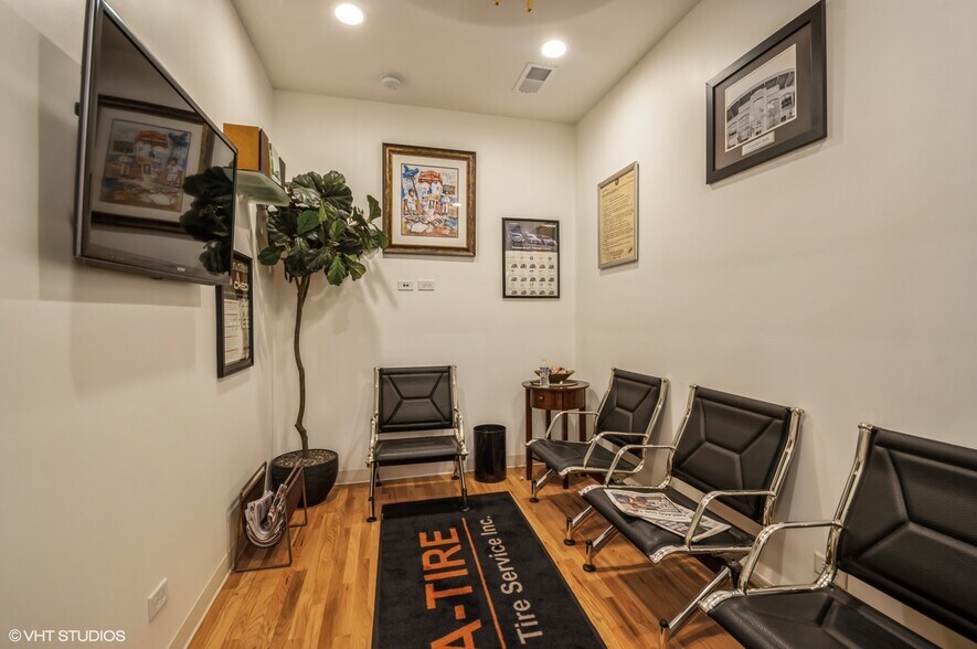 More Photos Of 1528 W Fullerton Ave, Chicago Storefront Retail Residential For Sale