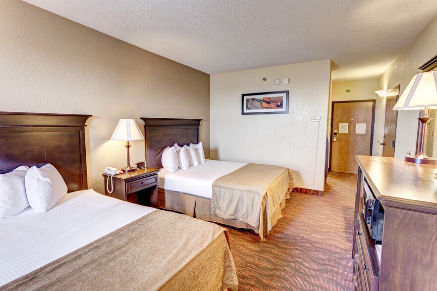 More Photos Of 3257 Shepherd of the Hills Expy, Branson Hotel For Sale