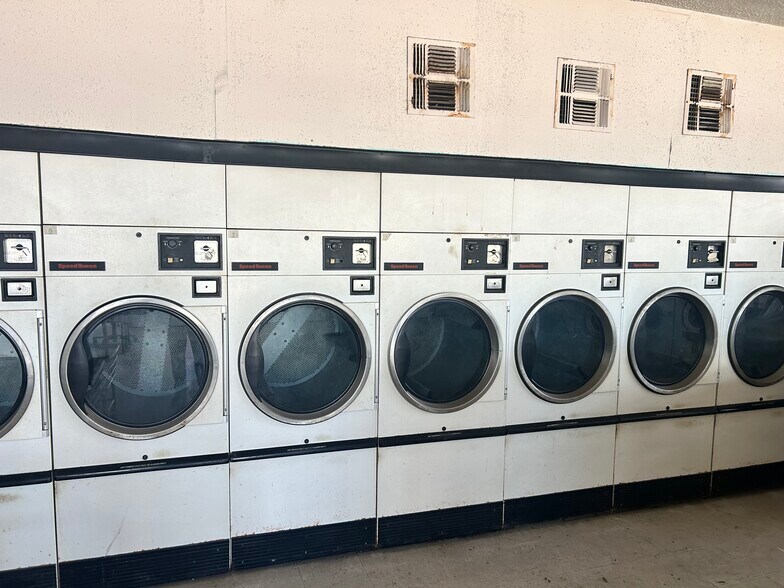 More Photos Of 5602 Cavalcade St, Houston Storefront For Sale