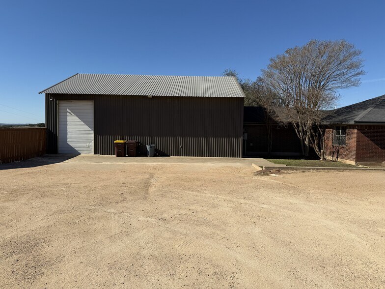 More Photos Of 1030 Canyon Bend Dr, Dripping Springs Industrial For Lease