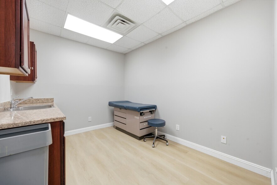 More Photos Of 55 2nd Ave, Brentwood Medical For Lease