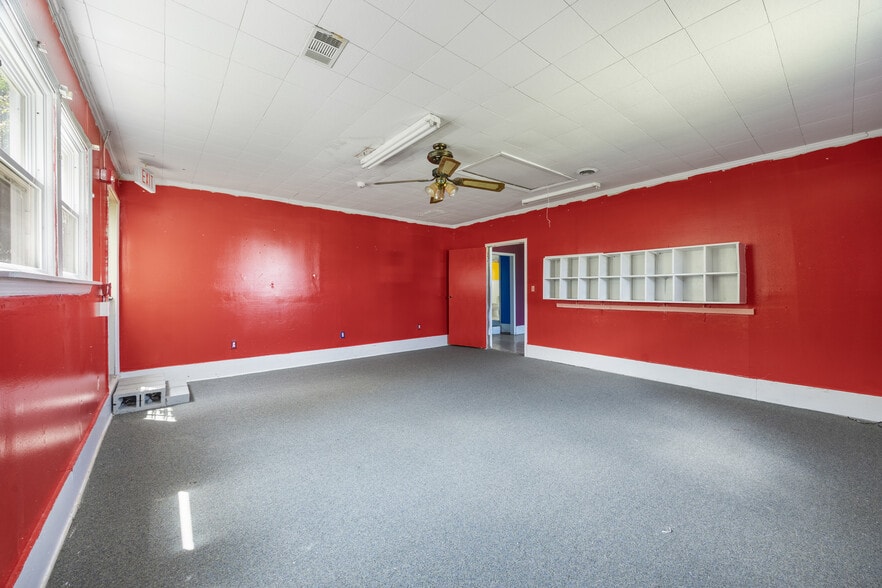 More Photos Of 109 Lisa Dr, Lexington Daycare Center For Sale