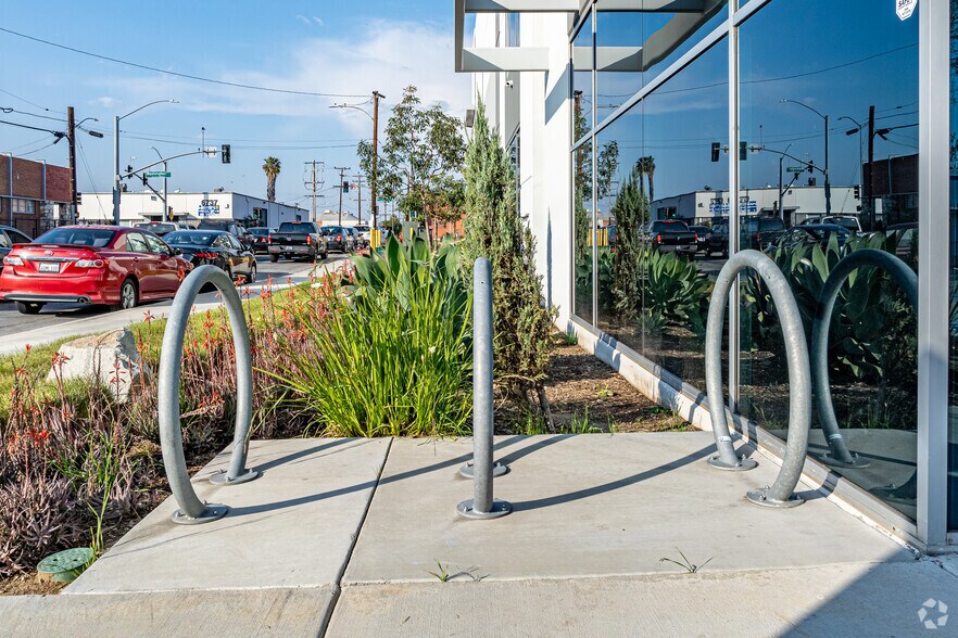 More Photos Of 2222 Yates Ave, Commerce Distribution For Lease