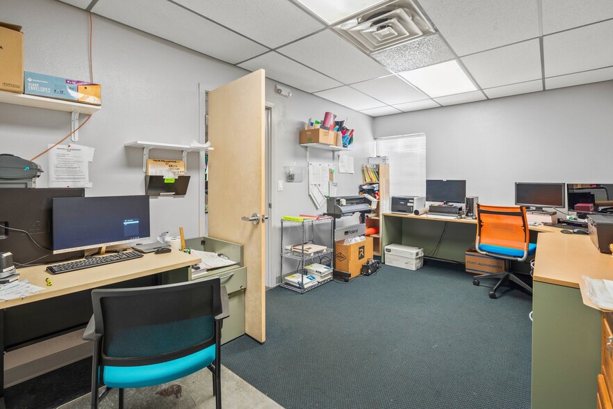 More Photos Of 4540 Northgate Ct, Sarasota Warehouse For Sale