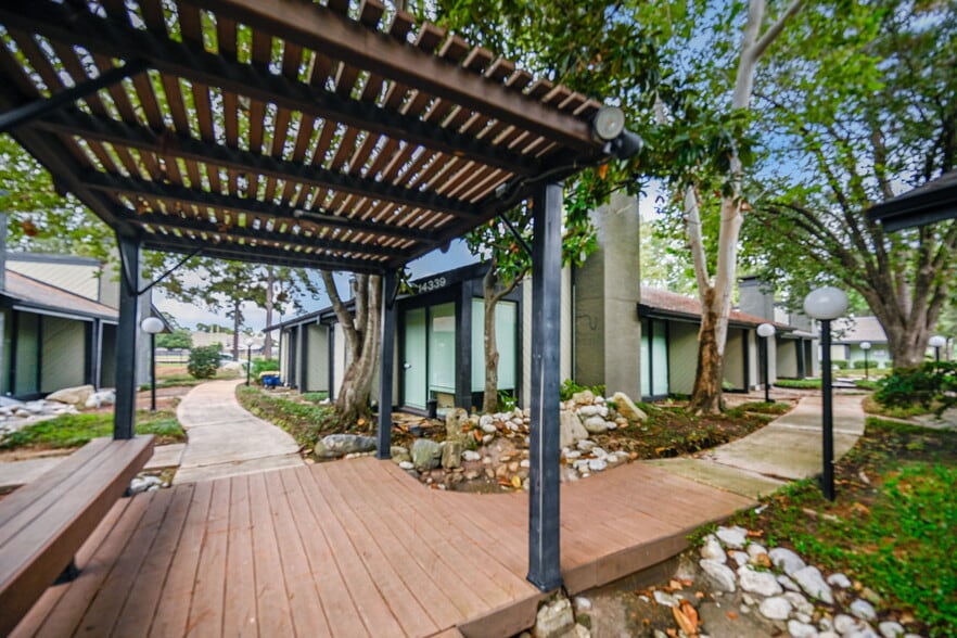 More Photos Of 14339 Torrey Chase Blvd, Houston Loft Creative Space For Sale