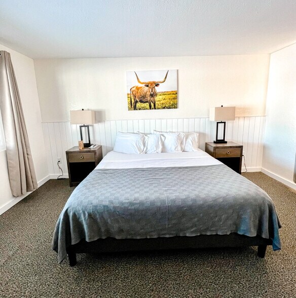 More Photos Of 87275 County Hwy 9-28, Christmas Valley Hotel For Sale