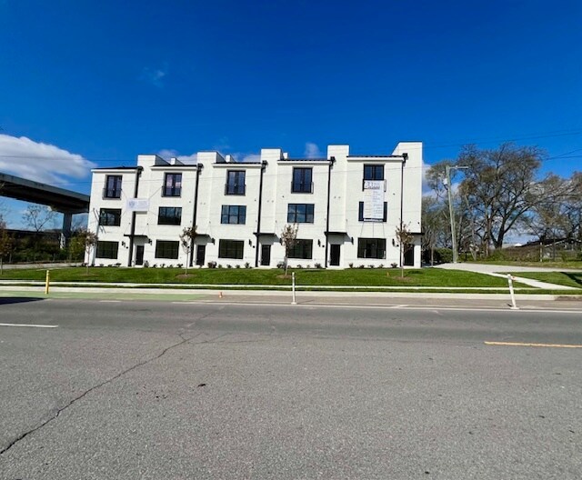 More Photos Of 910 51st Ave N, Nashville Auto Repair For Sale