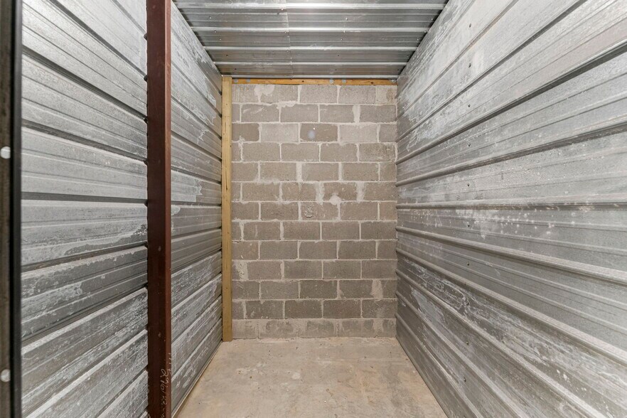 More Photos Of 6126 Thomas Dr, Panama City Self Storage For Sale