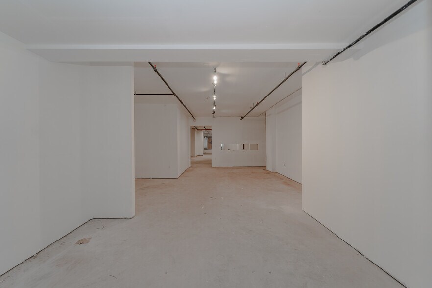 More Photos Of 131 W 14th St, New York Storefront Retail Residential For Lease