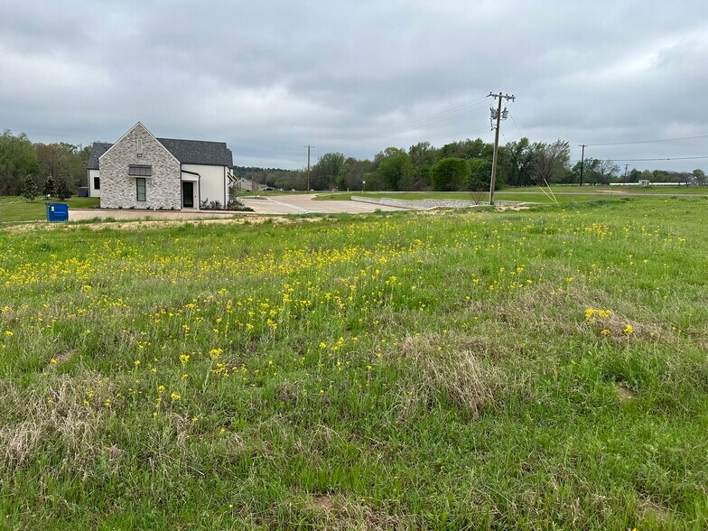 More Photos Of 1690 S. Main St., Lindale Land For Sale