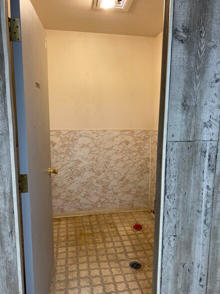 More Photos Of 3909 Witmer Rd, Niagara Falls Freestanding For Lease