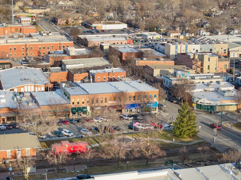 More Photos Of 127 SE 3rd St, Lees Summit Freestanding For Lease