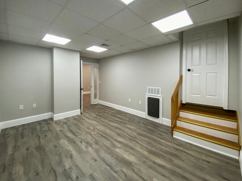 More Photos Of 12 Library St, Framingham Office For Lease