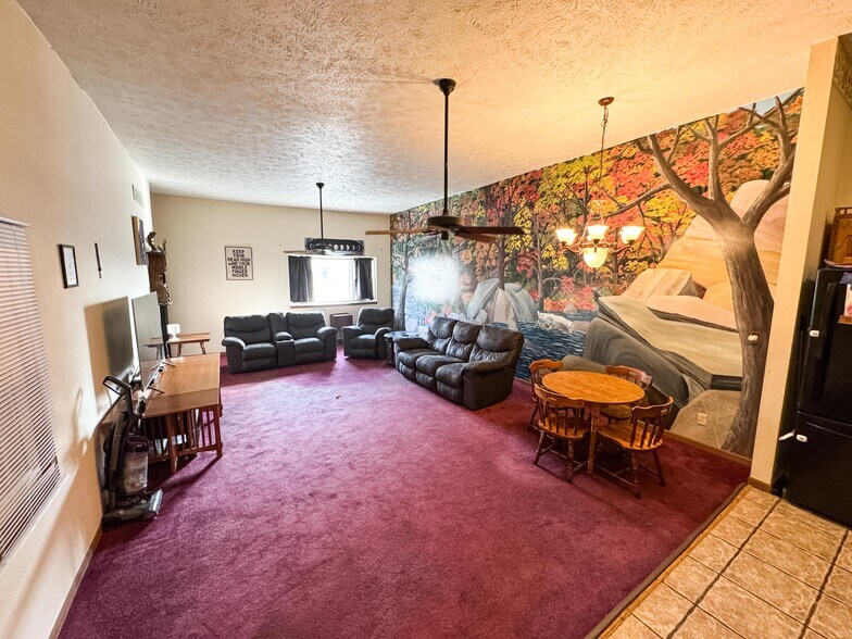 More Photos Of 203 W Madison St, Pontiac Storefront Retail Residential For Sale
