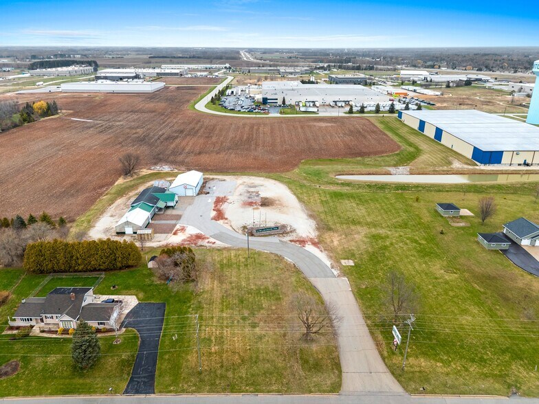 More Photos Of 5814 Calumet Ave, Manitowoc General Retail For Sale