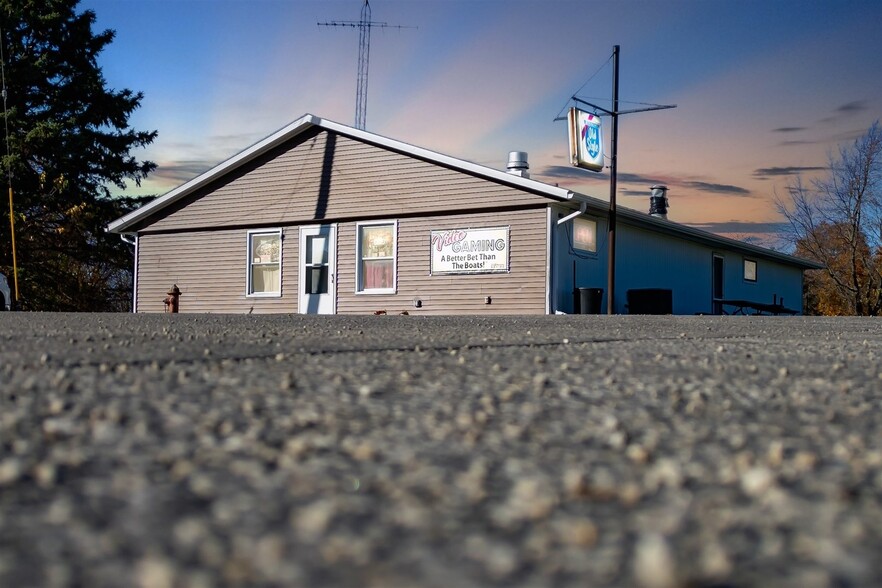 Primary Photo Of 102 Center st, Campus Bar For Sale