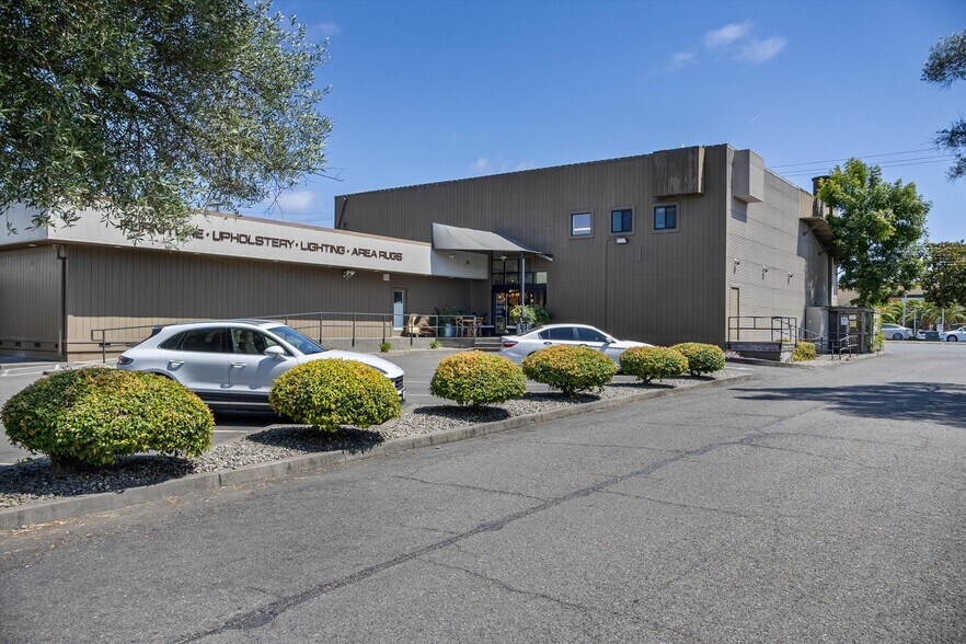 More Photos Of 1125 W Steele Ln, Santa Rosa Freestanding For Lease