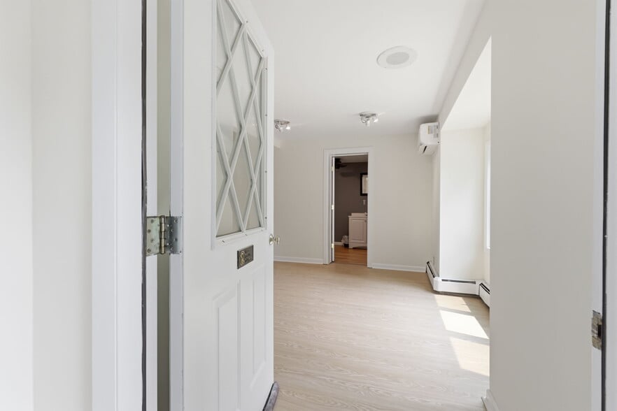More Photos Of 168 White Horse Ave, Hamilton Office For Sale
