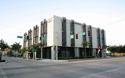 More Photos Of 1900 Tyler St, Hollywood Office For Lease