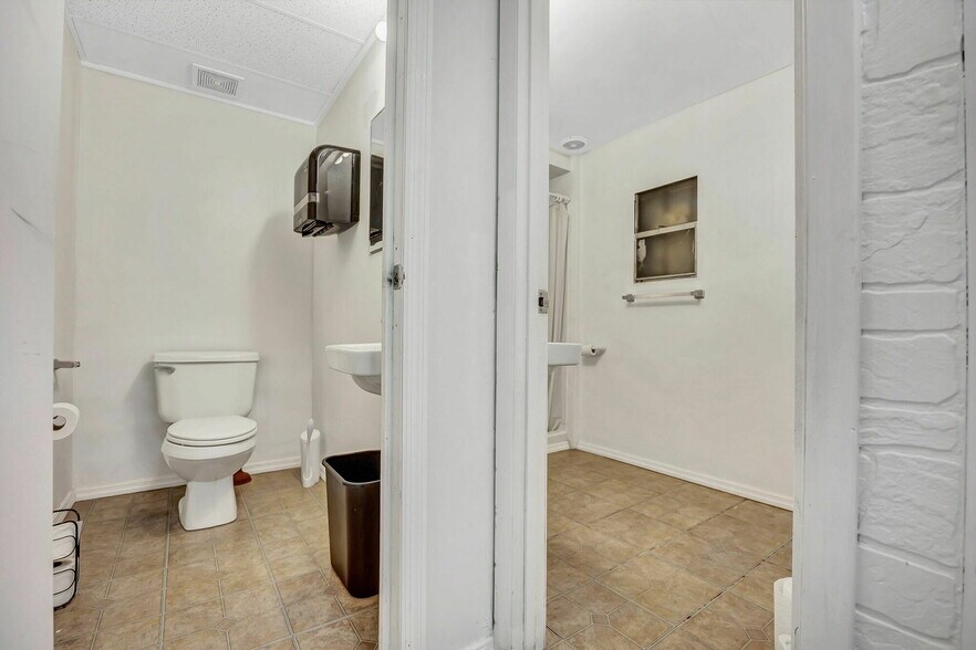 More Photos Of 902 E New Haven Ave, Melbourne Coworking Space