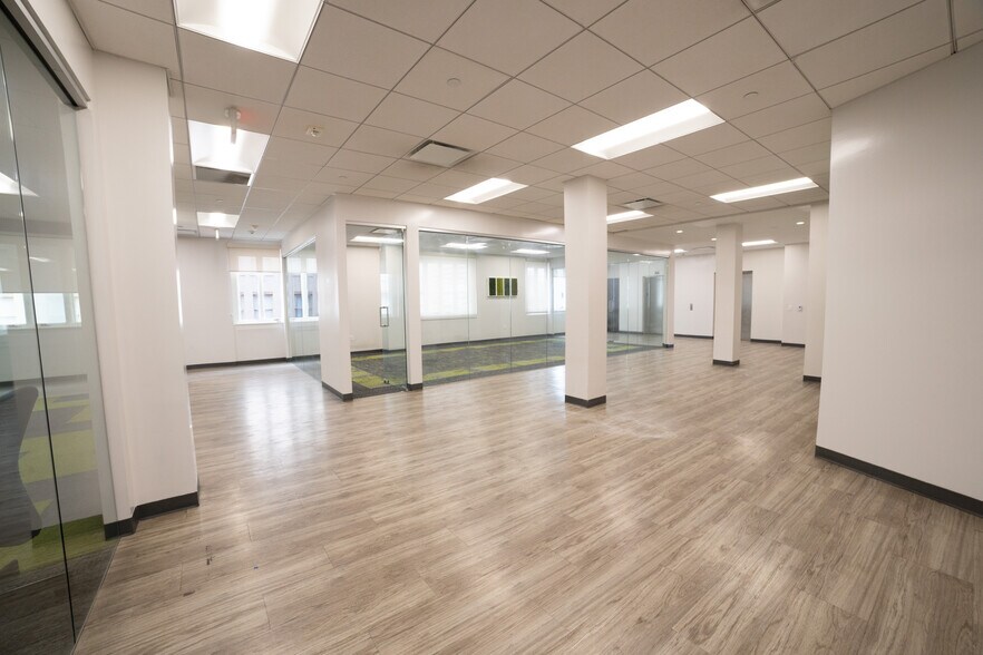 More Photos Of 600 Navarro St, San Antonio Office For Sale