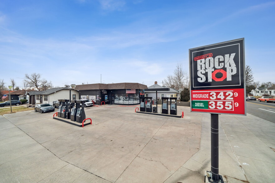 Primary Photo Of 901 W Pershing Blvd, Cheyenne Service Station For Sale