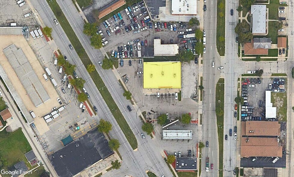 More Photos Of 7690 W Appleton Ave, Milwaukee Freestanding For Lease