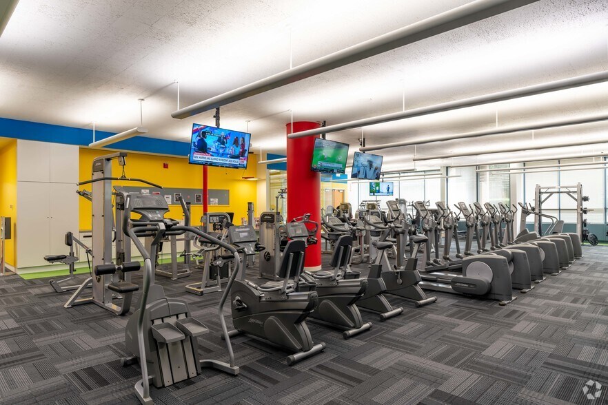 More Photos Of 1 Corporate Dr, Long Grove Unknown For Lease