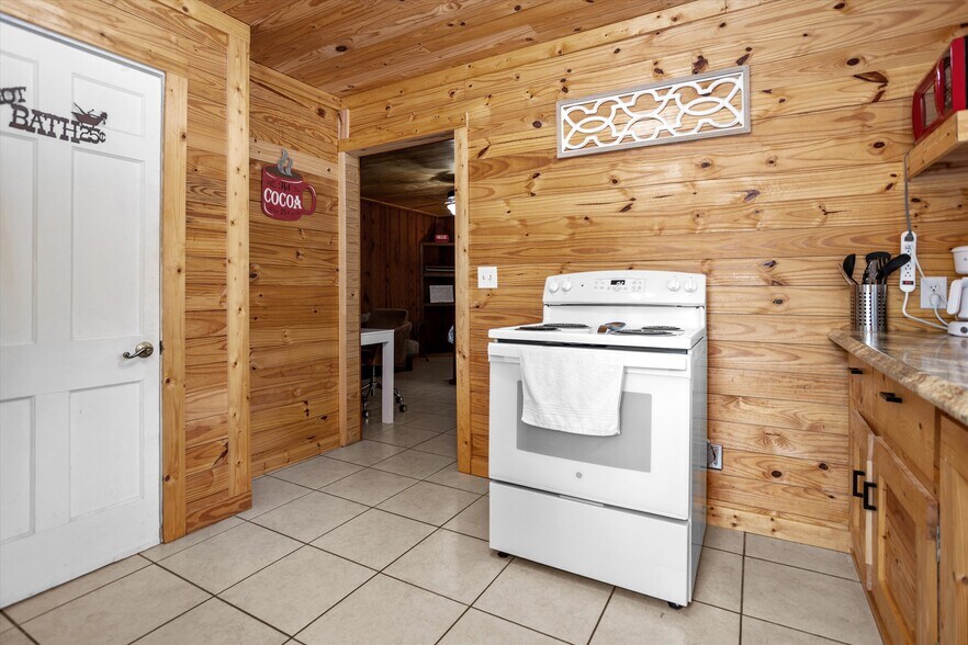 More Photos Of 2508 US-69, Lufkin Lodge Meeting Hall For Sale